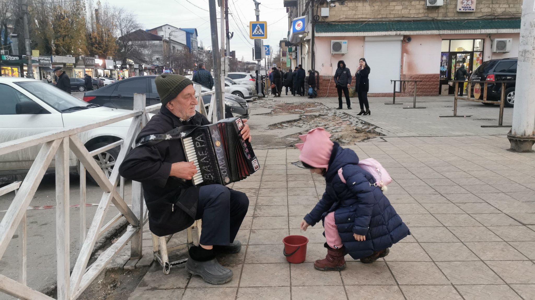 У прохожих на виду - Dagpravda.ru