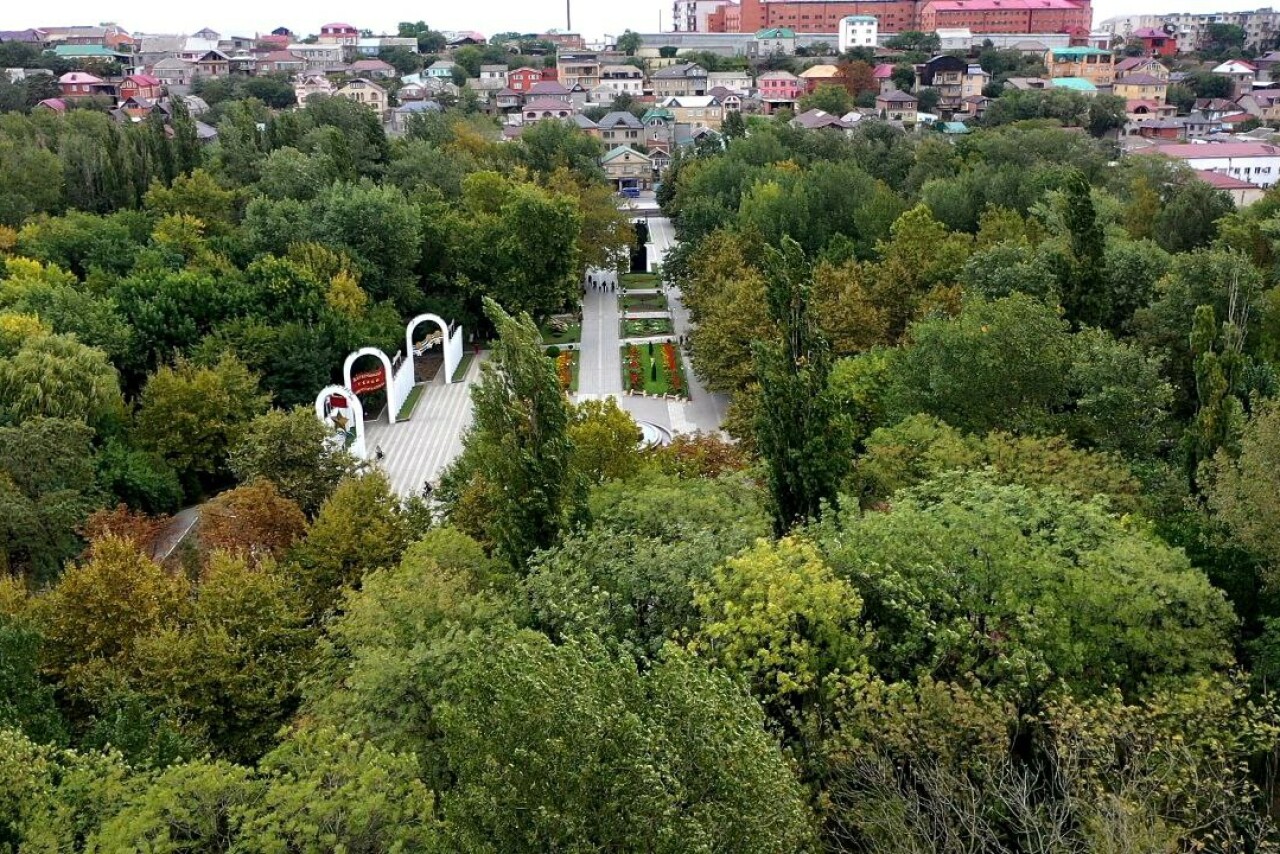 Ул гамзатова махачкала. Комсомольский парк Махачкала. Парк Ленинского Комсомола. Парк имени Расула Гамзатова в Махачкале. Парк аллея Махачкала.