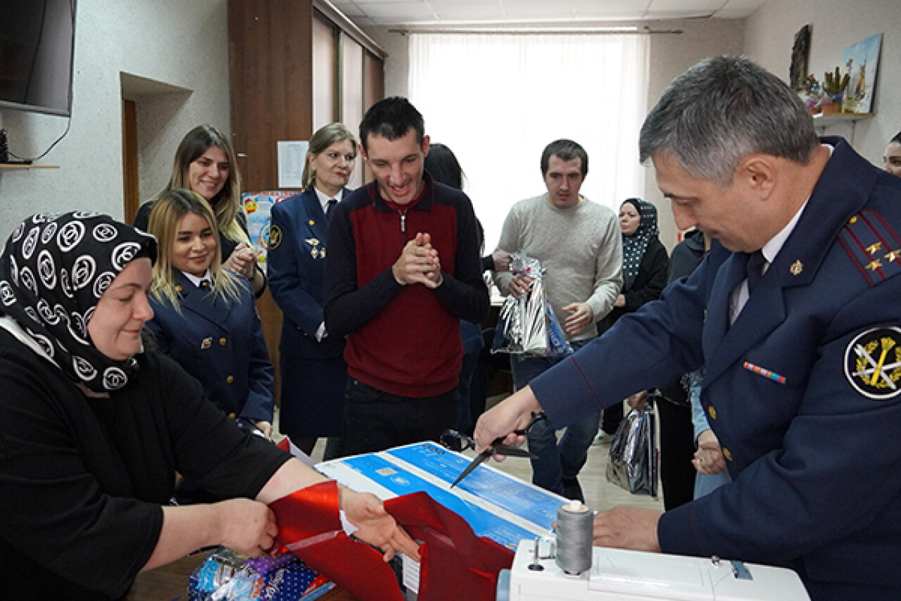 В Дагестане сотрудники УФСИН поздравили воспитанников социального  учреждения с Новым годом - Dagpravda.ru