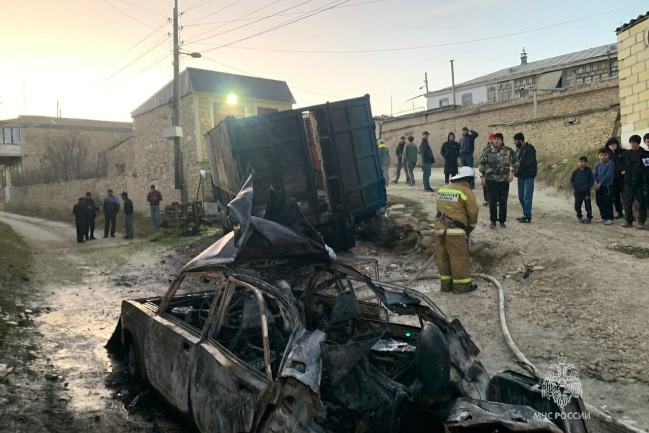 Три человека, в том числе ребенок пострадали при взрыве двух автомобилей в  Дагестане - Dagpravda.ru