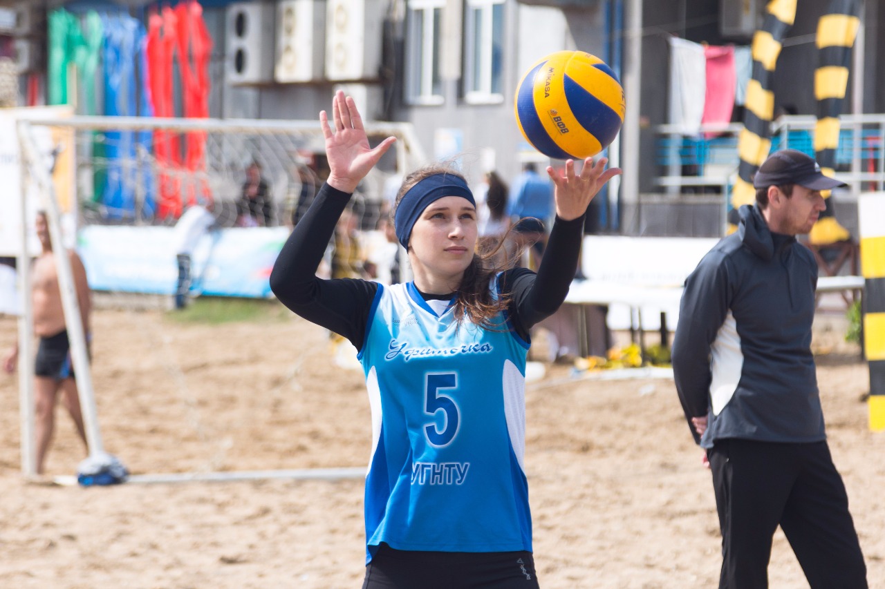 Махачкала спортивные. Фестиваль ветер Каспия. Спорт Буйнакск. Городской пляж Махачкала борьба. Городской пляж Махачкалы спортсмены.