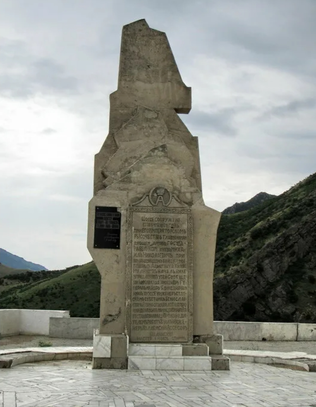 Буйнакский перевал памятник