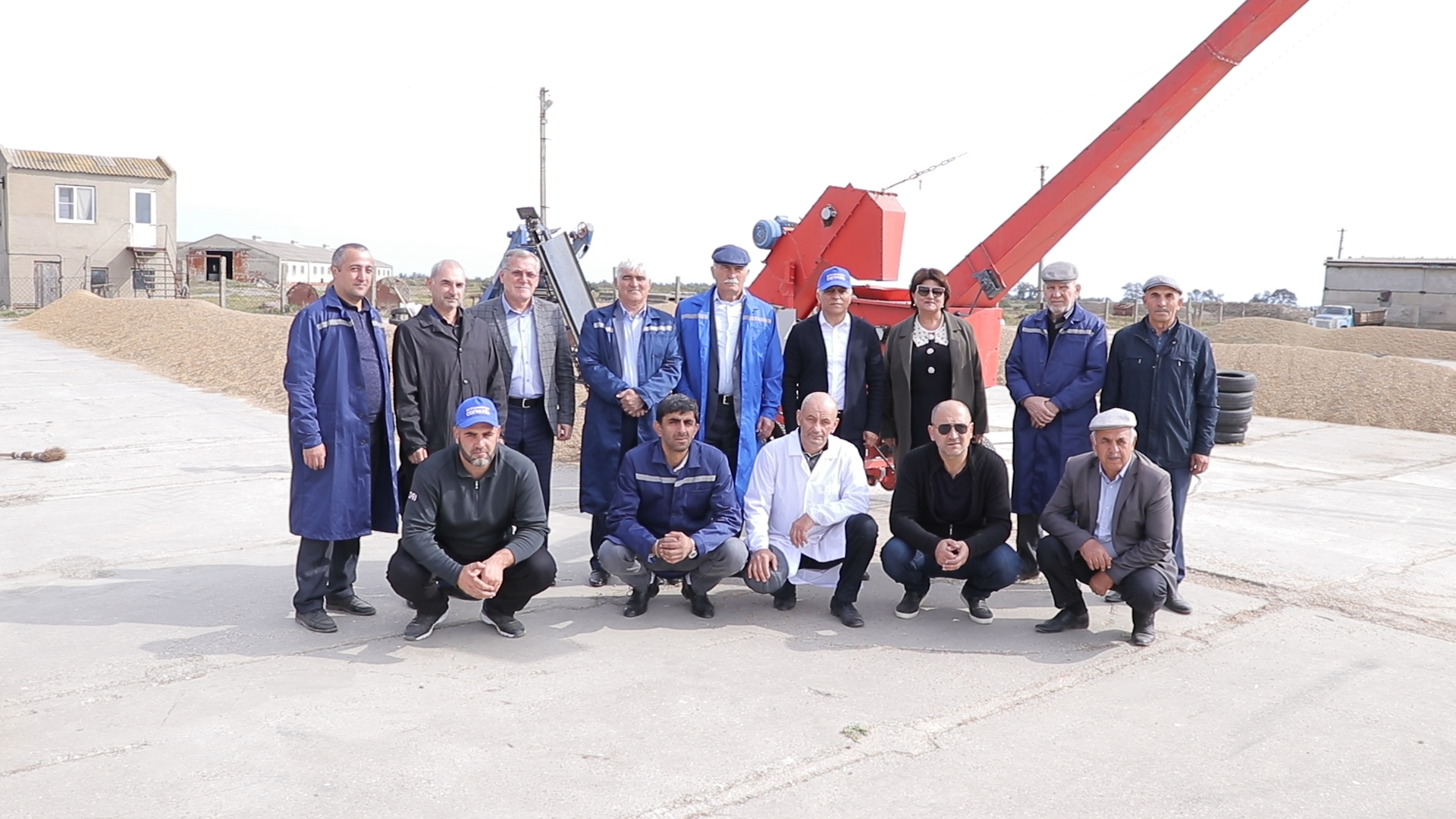 Агрофирма согратль. Агрофирма согратль. Согратль молочная продукция. Схк агрофирма согратль логотип. Согратль молочная продукция.