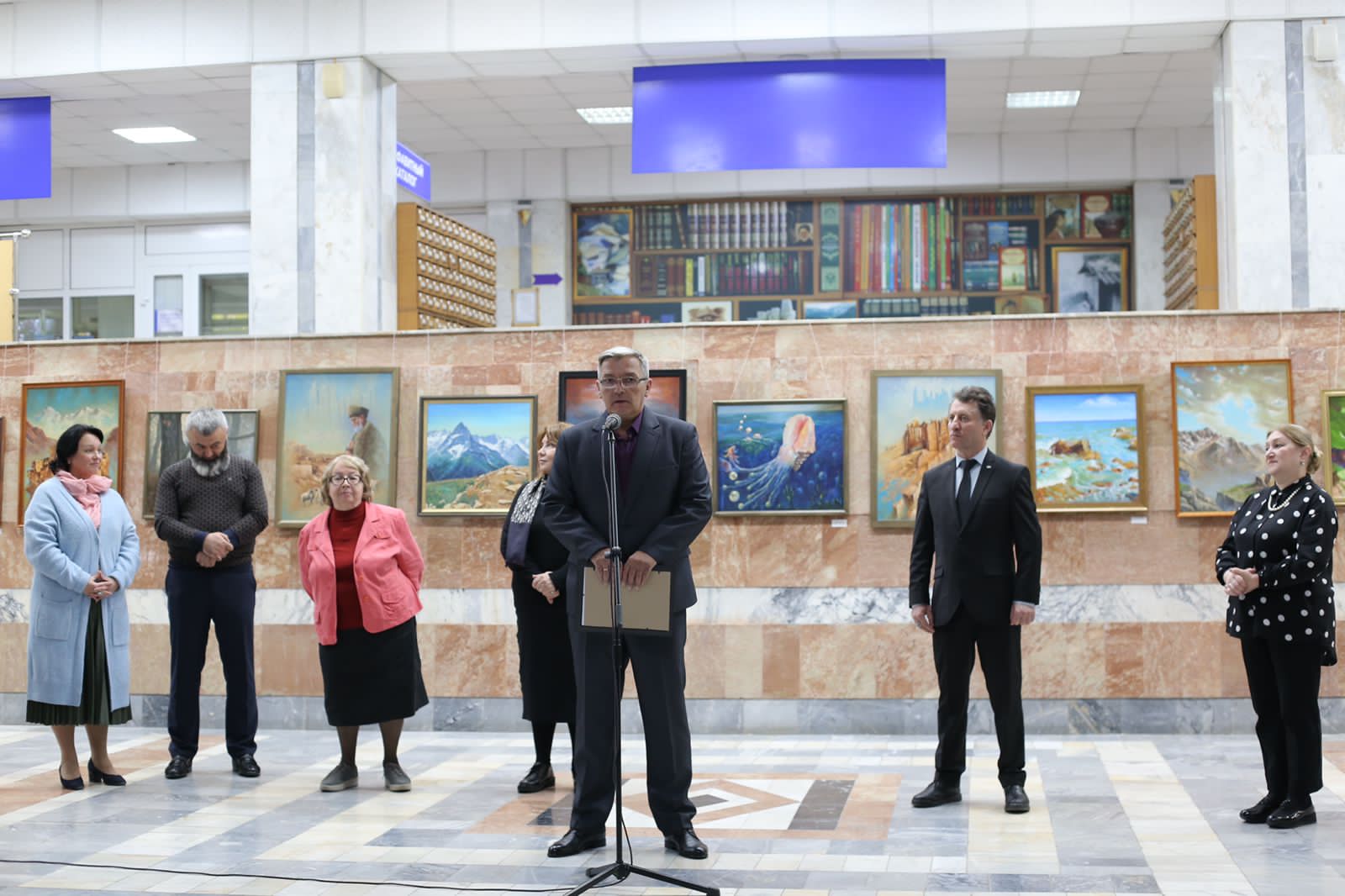 Открытия персональных выставок. Фотовыставка в махачкале сентябрь. Открытия персональных выставок. Открытия персональных выставок. Библиотека имени расула гамзатова в махачкале.