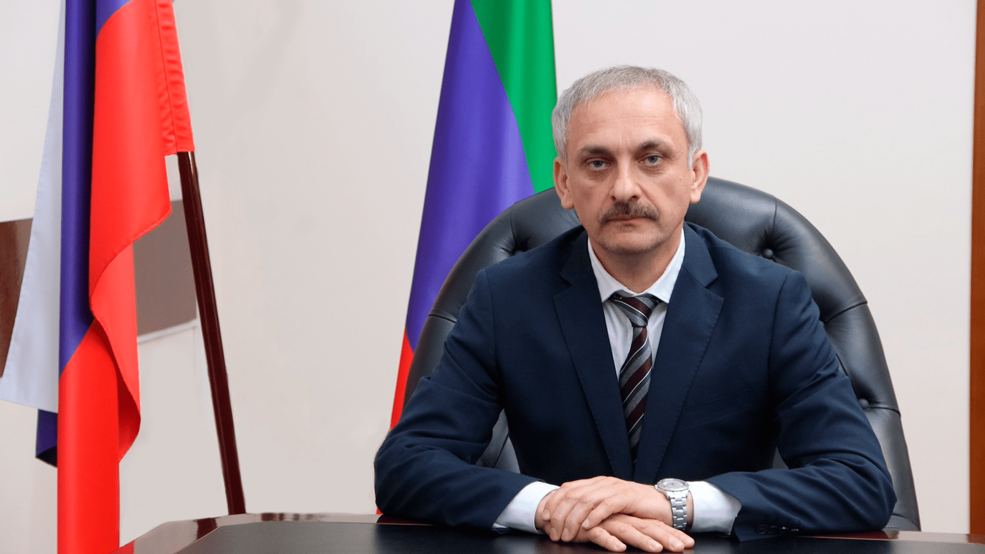 Депутат дагестана красивый. Муслимов энрик селимович. Энрик муслимов. Энрик муслимов миннац. Ректор.