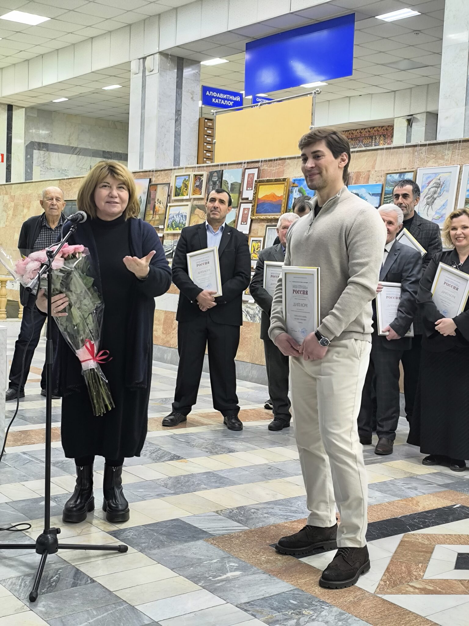 «Самородки»: в Махачкале состоялось открытие Республиканской выставки художников-любителей «Моя страна – Россия»