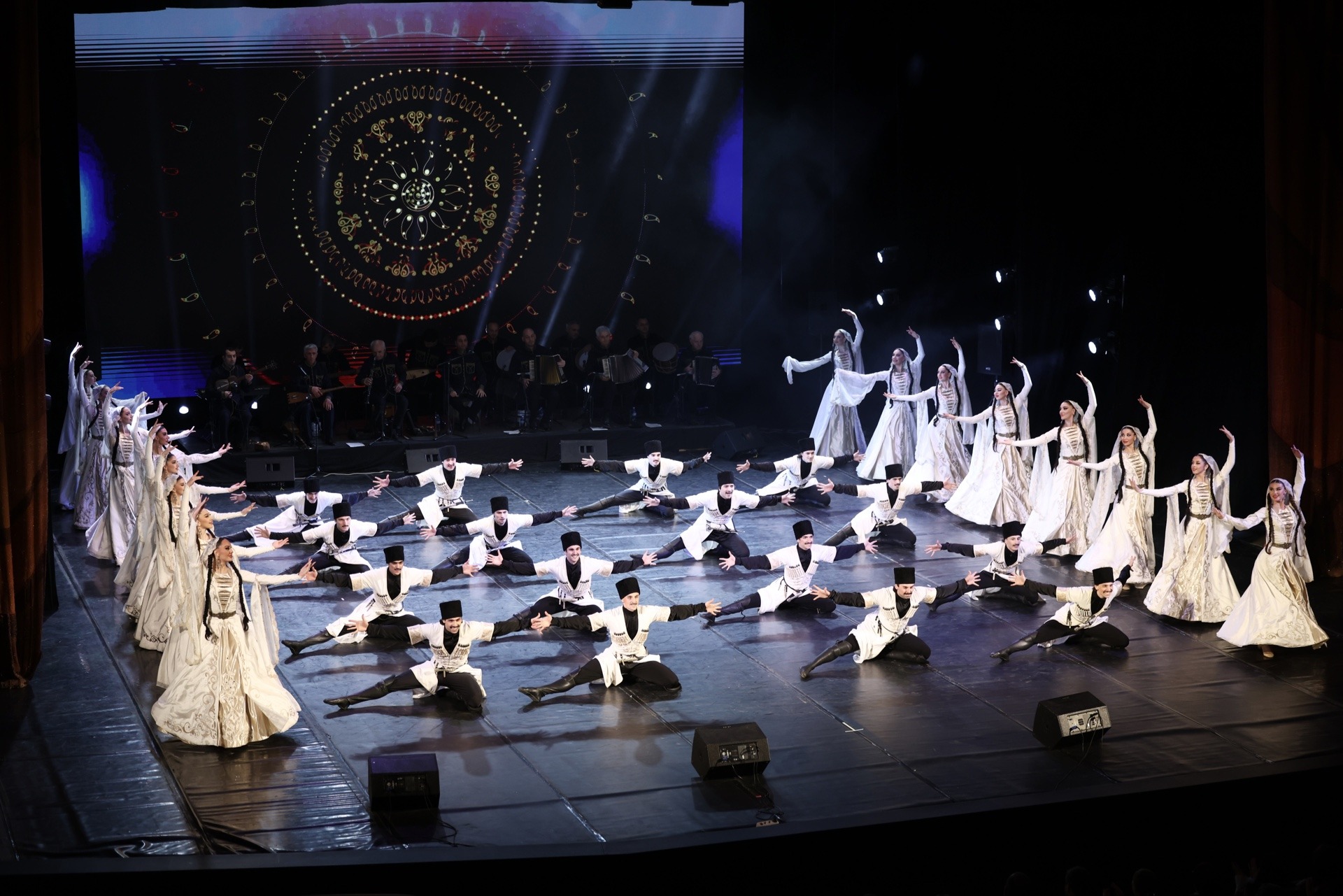 В поддержку семей участников СВО с аншлагом прошли концерты ансамбля «Лезгинка»