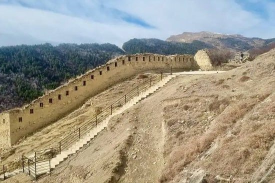 В селе Гуниб открыли обновленную пешеходную тропу, ведущую к исторической крепостной башне