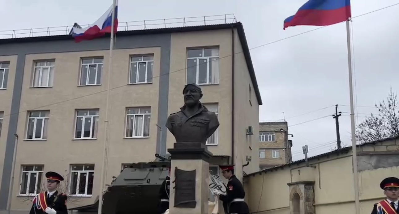 В Дербенте увековечили память героя СВО Наримана Шихалиева