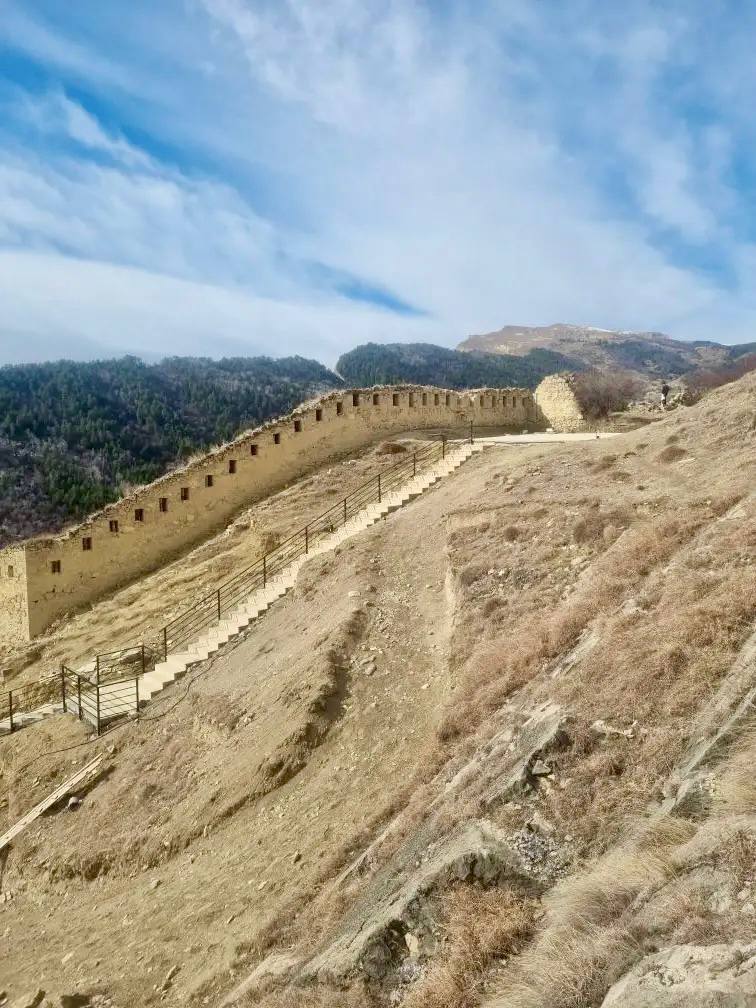 В Гунибе благоустроили тропу к исторической крепостной башне