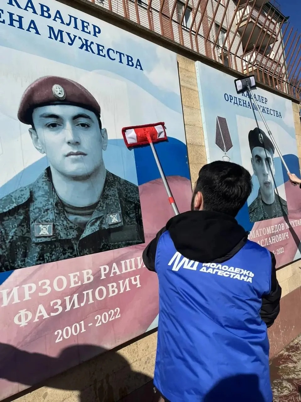 В Дербенте студенты привели в порядок Стену Памяти к 23 февраля