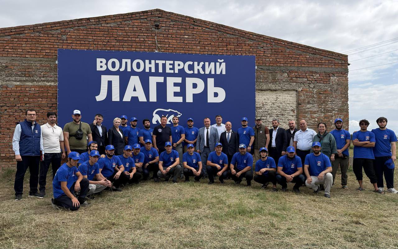Заур Аскендеров посетил волонтёрский лагерь «Дагестанский рубеж»