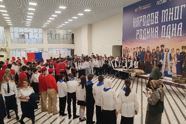 Росгвардейцы Дагестана приняли участие в памятных мероприятиях ко Дню солидарности в борьбе с терроризмом