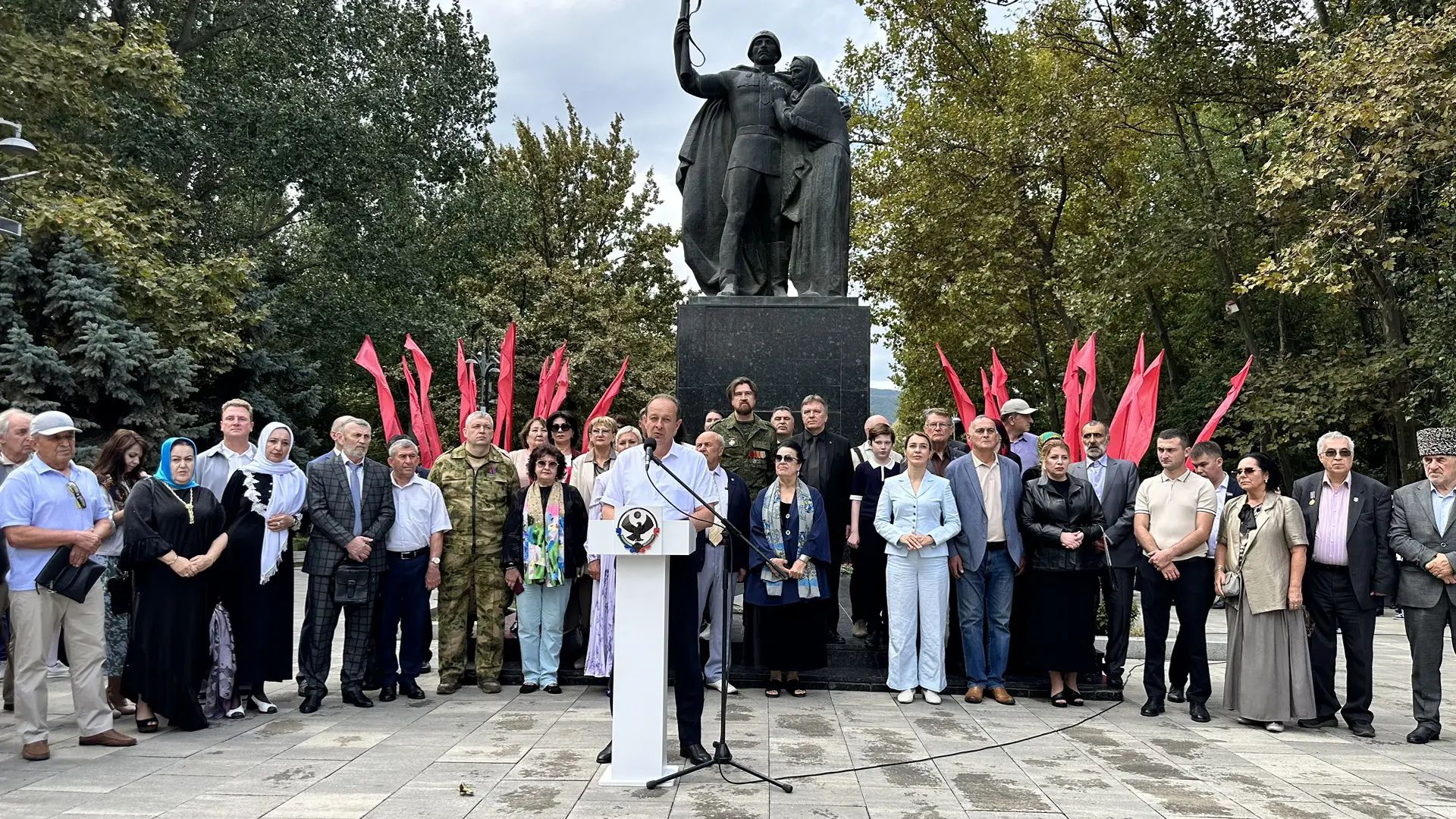 Гамзатовские дни «Белые журавли» открылись в Махачкале памятным митингом